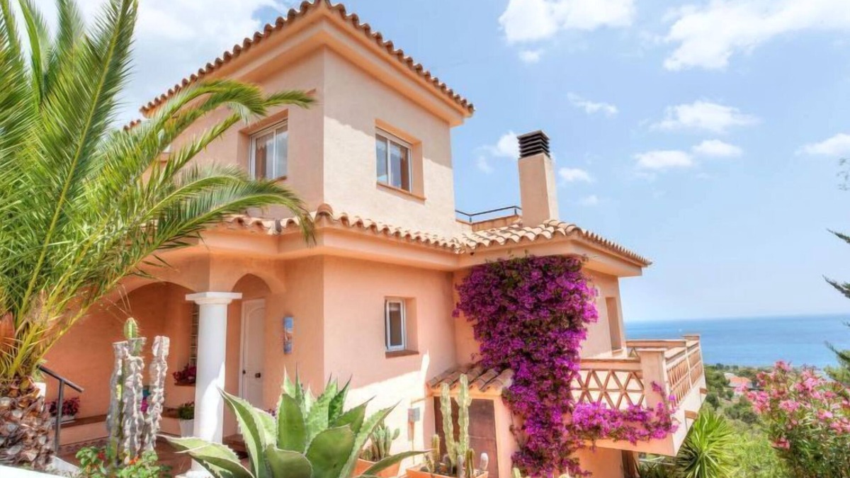 Llanca House | Niviroma by Interhome