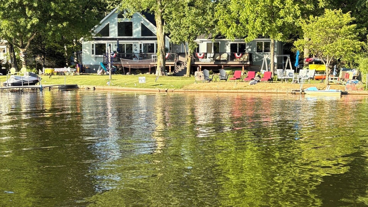 Grand Junction House | nLarge Picturesque Lakehouse~Pet Friendly+Beach+Hot Tub+Game Rm+Tiki Hut+Gym=FUN