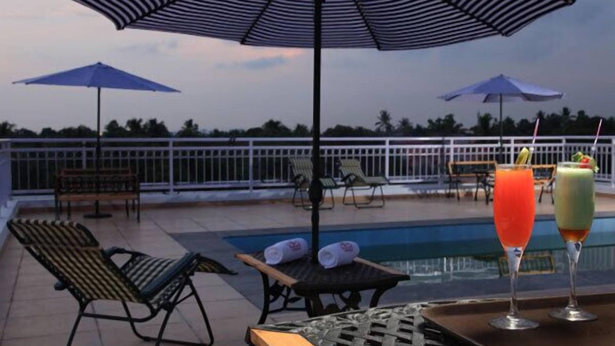 Thrippunithura Hotel | NM Royale County