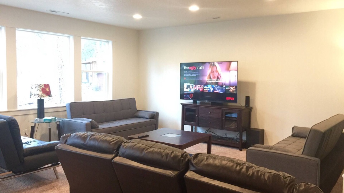 Deschutes River Woods House | nnBeautiful 6 bedroom, 3 bathroom house custom built for vacation rental.