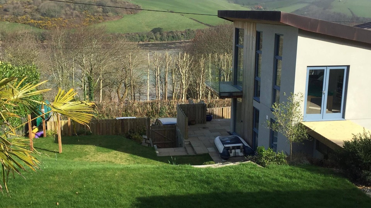 Salcombe House | nnStylish House minutes from Sandy Beaches