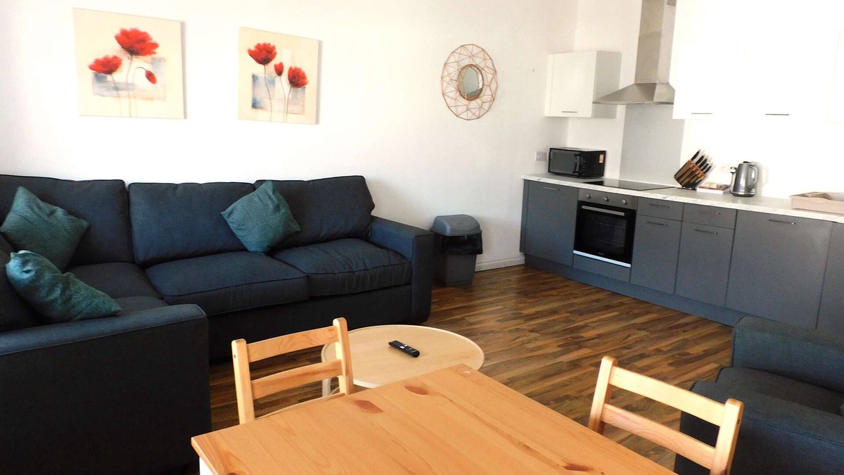 Lanark Apartment | No 1 - 2 bedroom Apartment in Lanark Town Centre