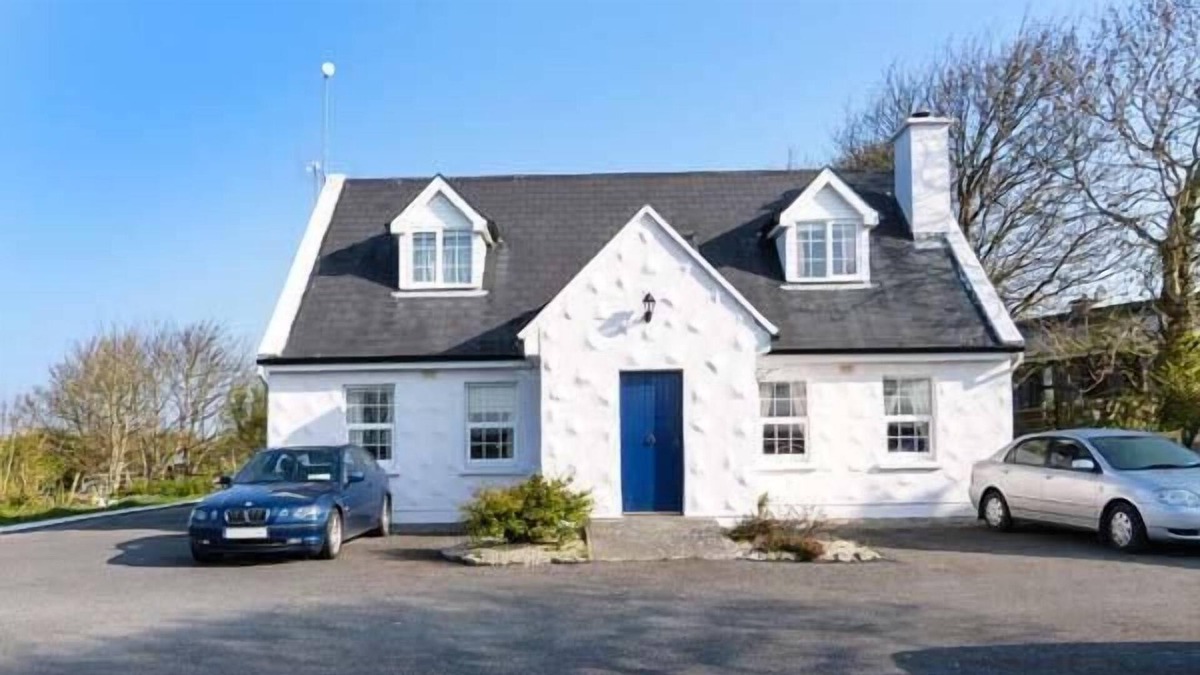 Kilcolgan Cottage | NO.1 APT, BRANDY HARBOUR COTTAGE in Ballinderreen, County Galway