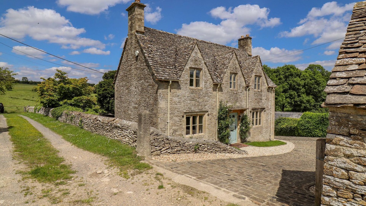 Chedworth House | NO 1 EASTINGTON, family friendly, with open fire in Northleach