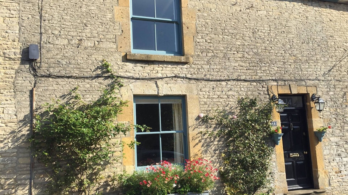 Stow-on-the-Wold House | No.14, Stunning Holiday Cottage, 3 En-suite bedrooms