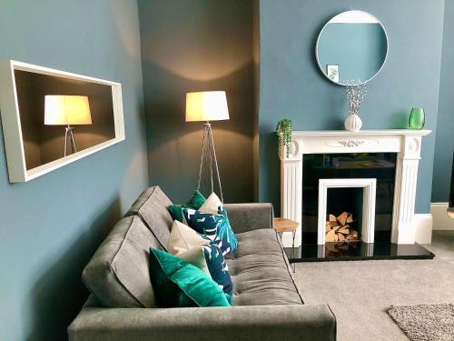 Sunderland Apartment | No 7 - Sunderland 3 Bed House with Parking, Sleeps 7, Quiet Location