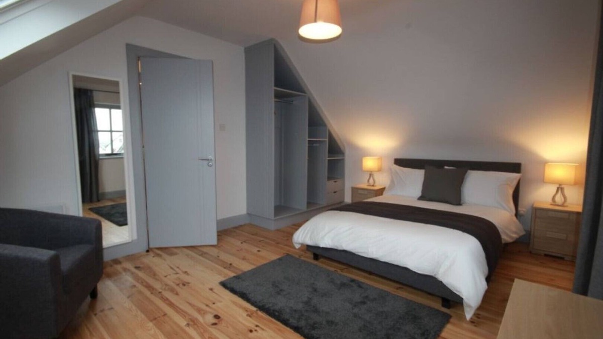 Ballyconneely House | No 8 Leitirshask, Ballyconneely - Full Of Country Living Chic.