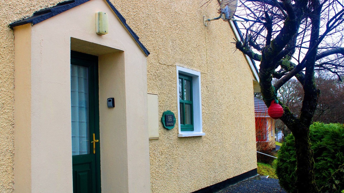 Clifden House | No 96 Clifden Glen, perfect couples retreat