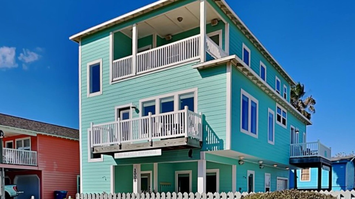 Sand Point House | No Agenda Hacienda | Pool, Boardwalk to Beach!