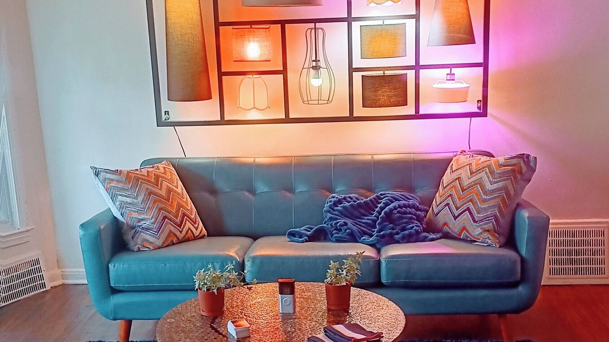Detroit House | No Car?No Worries! This guest suite is 6 walking blocks away from all things FUN