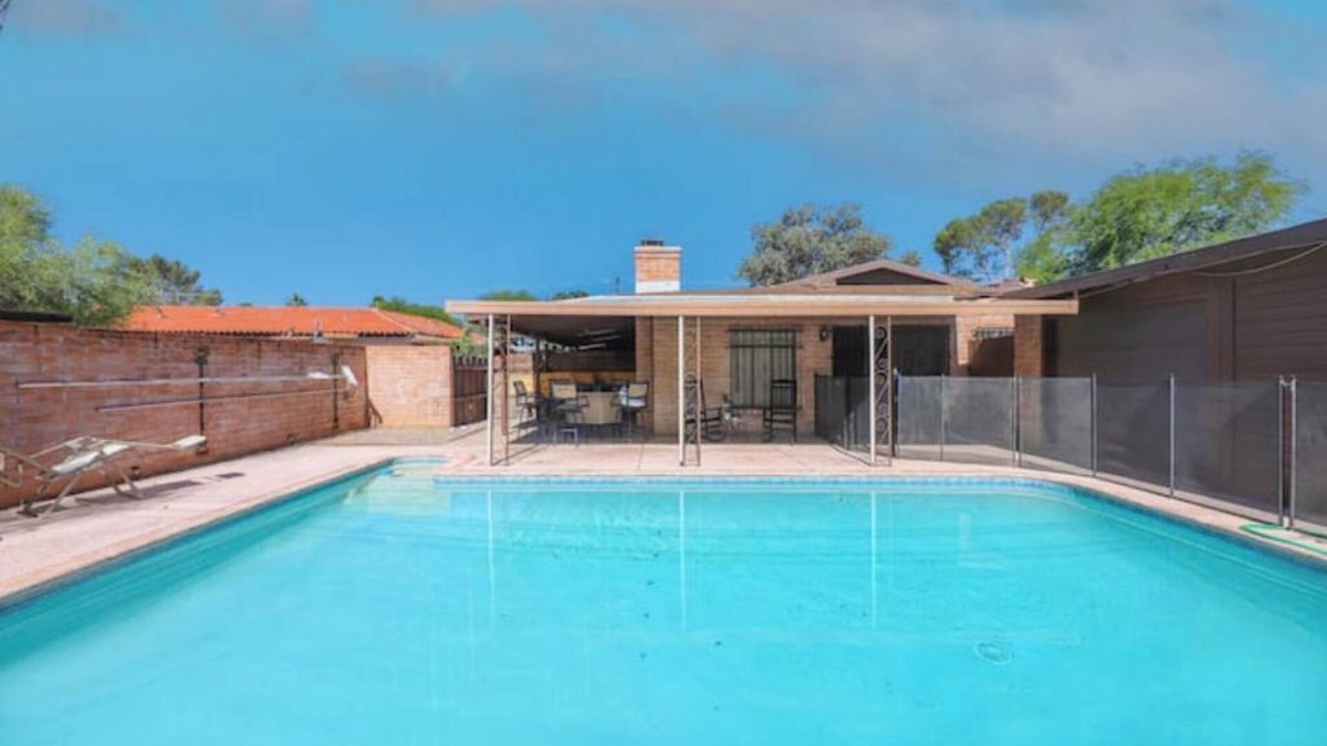 Miramonte House | No Cleaning Fee! Spacious Desert Retreat w/Jacuzzi/Private Pool/Fireplace