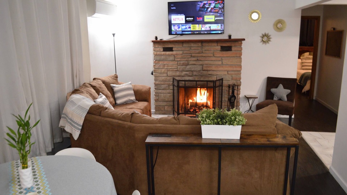 Mount Pleasant House | NO CLEANING FEE - Racine County home minutes away from city life