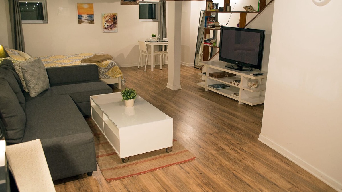 Petworth Apartment | ★"No Contact" Studio w/Own Entrance & Free Parking close metro bus downtown