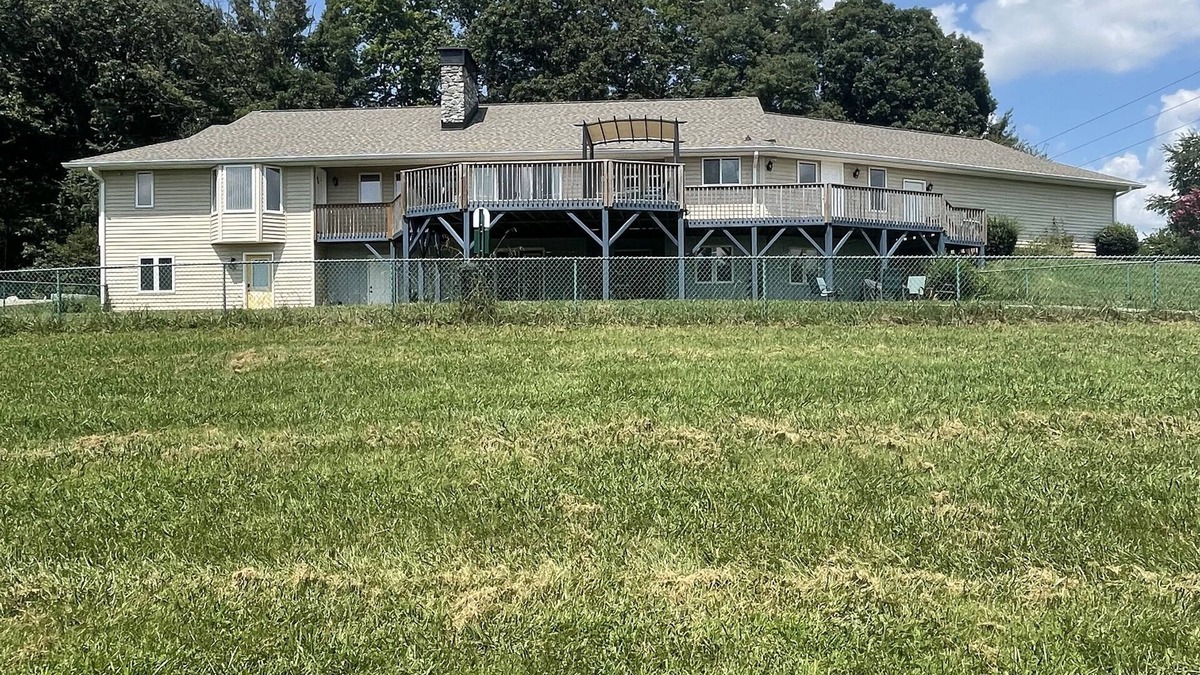 Candler House | NO HOTEL FEES AVL Luxury Pets Views SPA Game Room