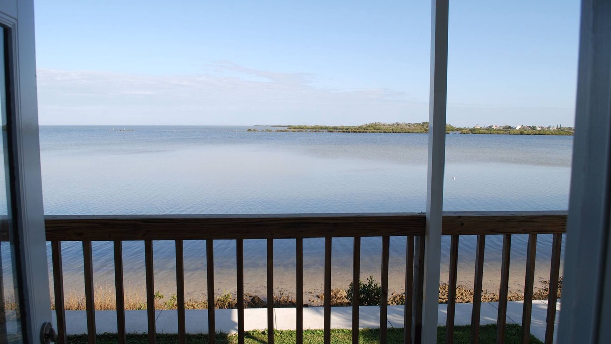 Driftwood Isles House | No Hurricane Damage! Gulf front Pet Friendly home great fishing and sunsets!
