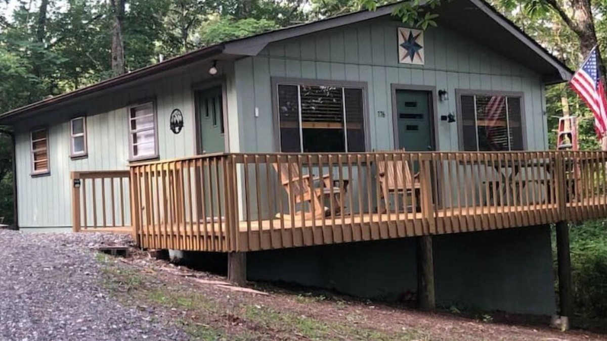 Robbinsville Cabin | No steps and dogs welcomed!