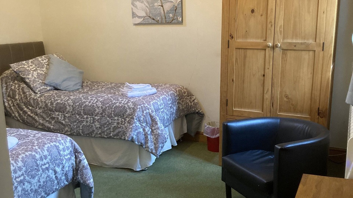 Holmbury St Mary Apartment | No3, one bedroom apartment