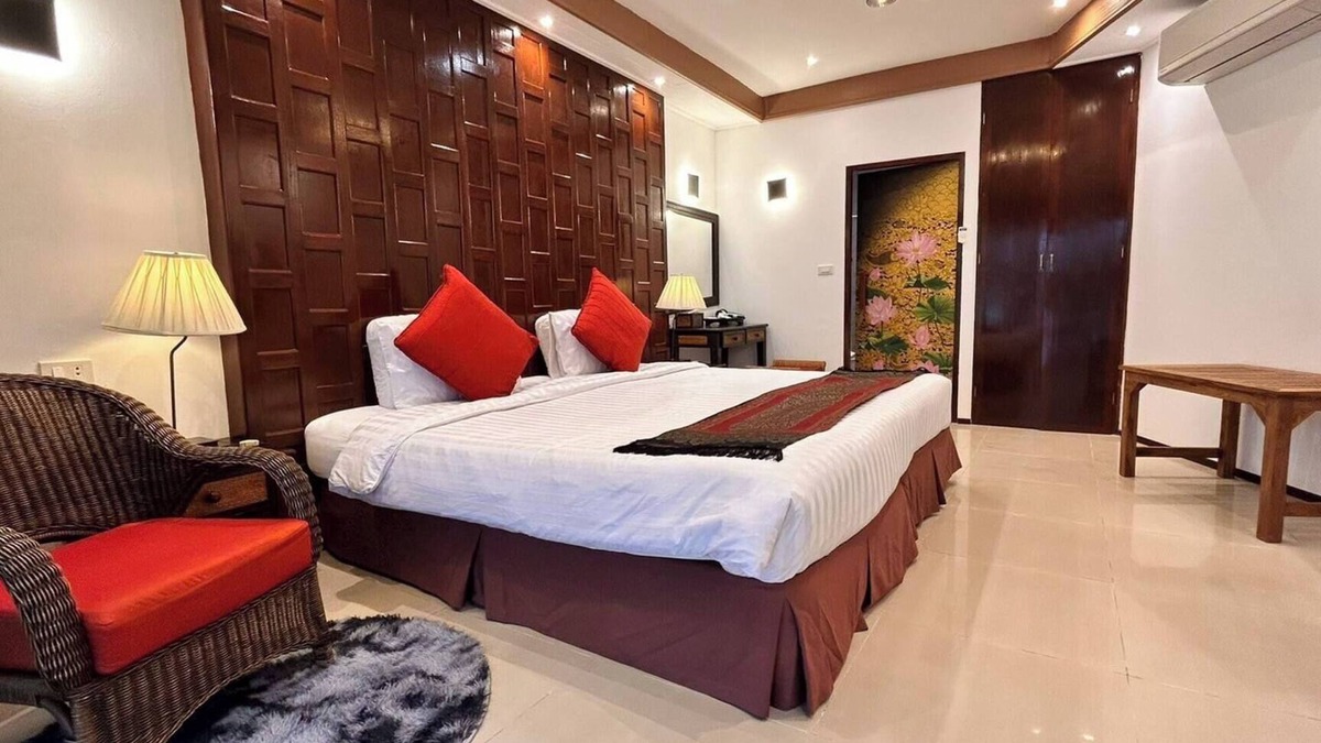 Bang Khla House | No8 Double Suite, Rainbow Arokaya Welness Resort