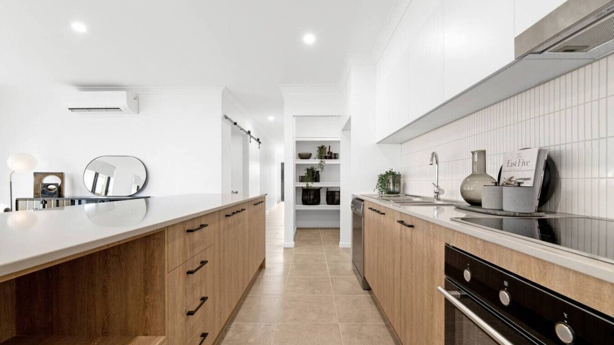 Burpengary East Apartment | `Noble Casa` - Sleeps 8 - Brand New Estate