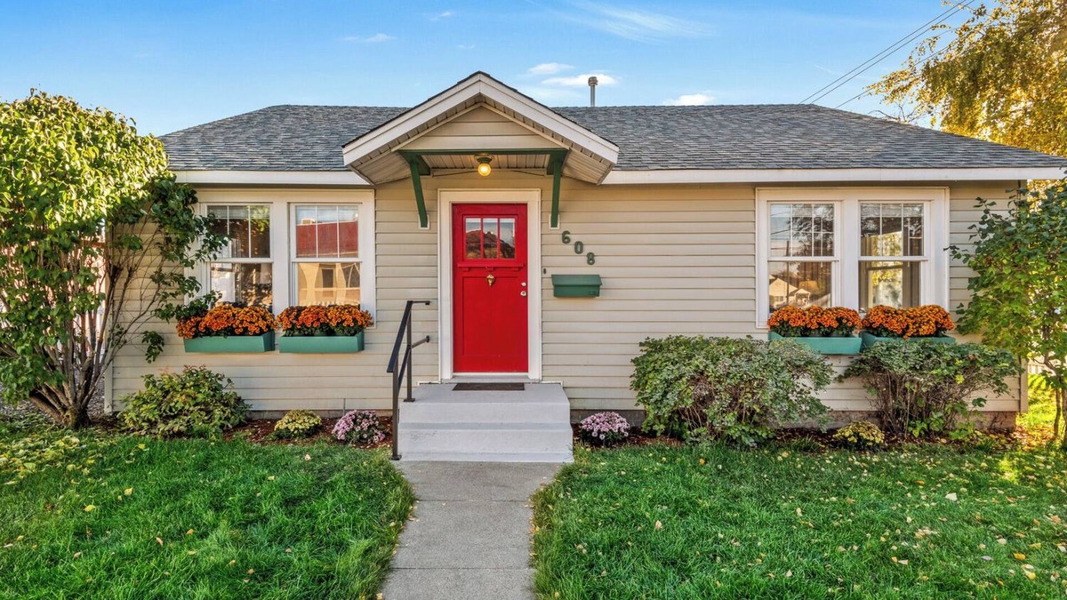 Prineville House | Noble - Charming 1930s 3-bedroom house with WiFi and AC in Prineville