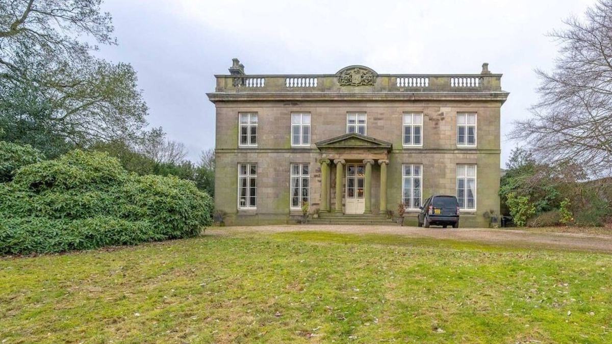 Hoylandswaine House | Noblethorpe Hall * Perfect Retreat in the Yorkshire Countryside*