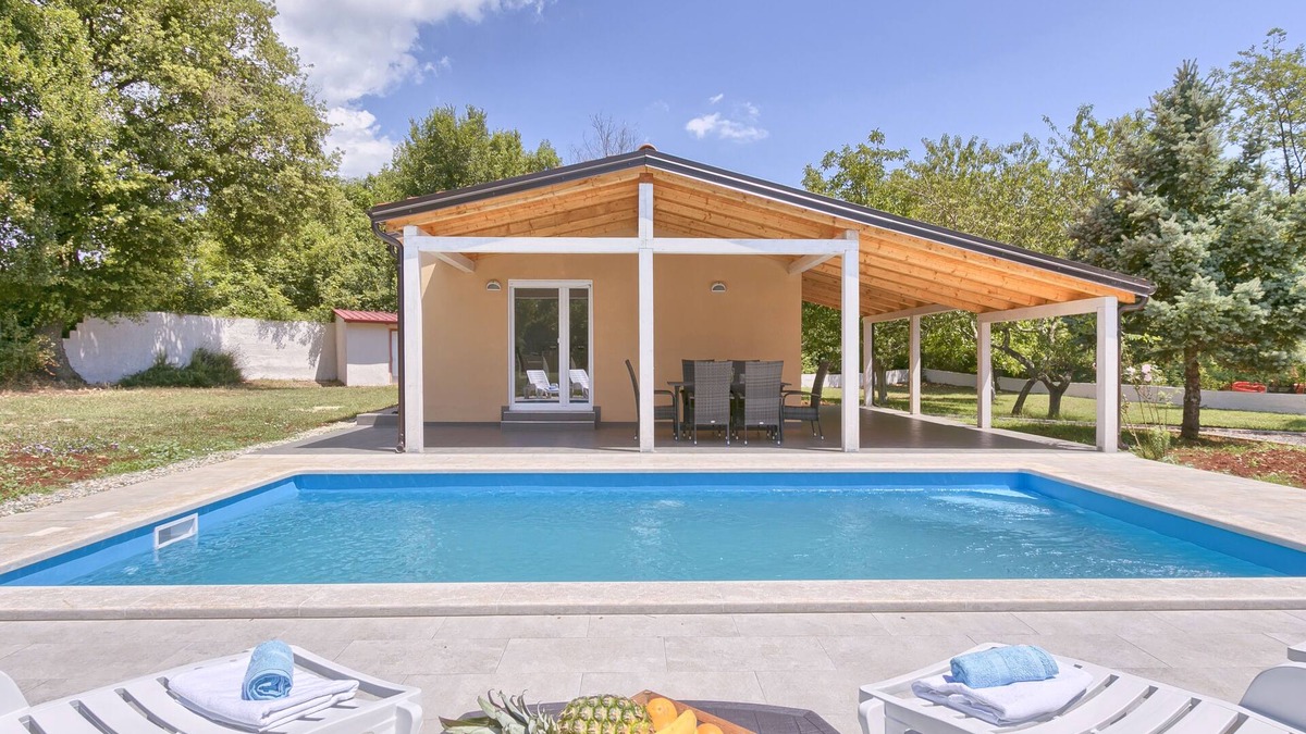 Valtura House | Noelene - Cozy house, Private Pool, BBQ, Quiet area, Privacy