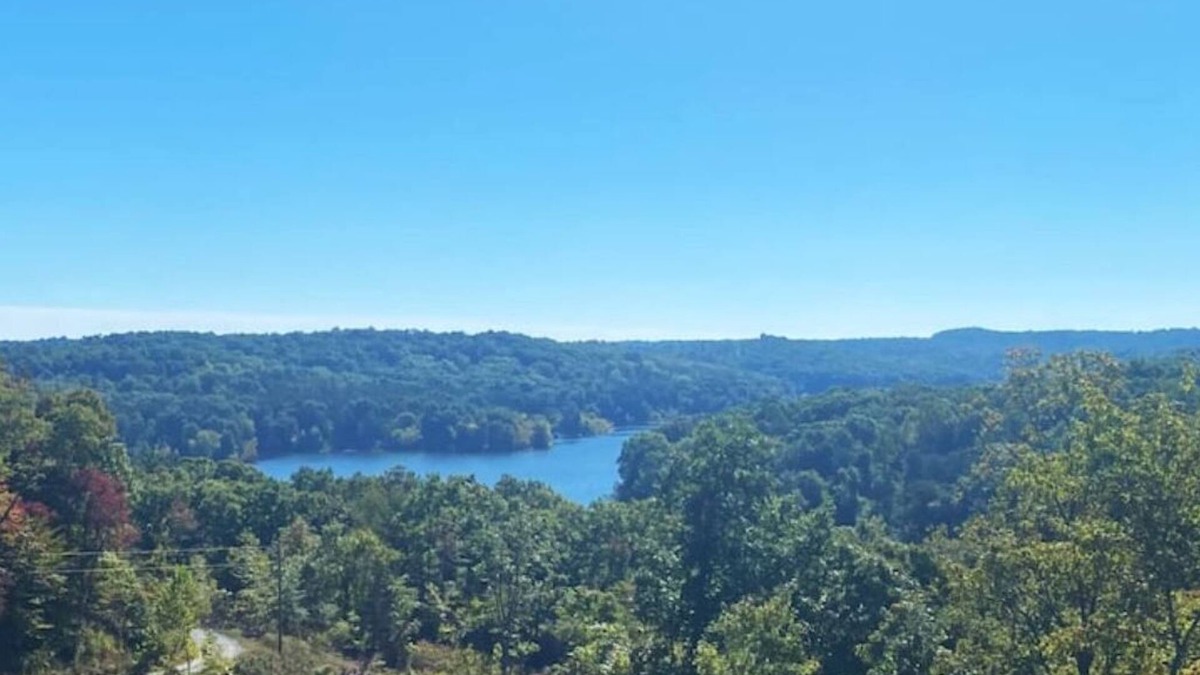 Lindseyville House | Nolin Lake Retreat with Gorgeous Lake View