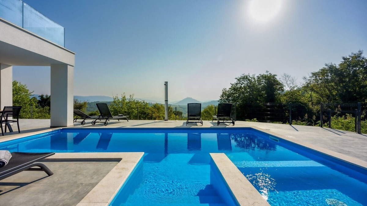 Rakotule Villa | Nono Spinovci- Pool Private