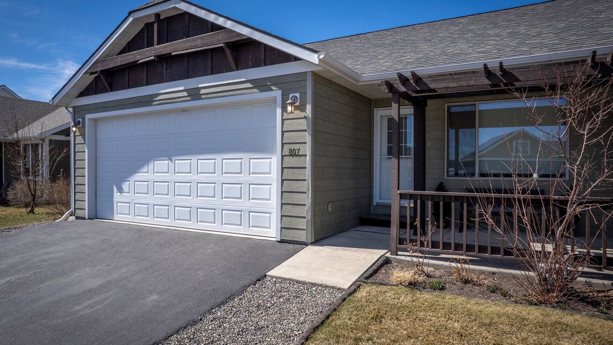 Livingston House | Nook on Nebula: Your Home Away From Home