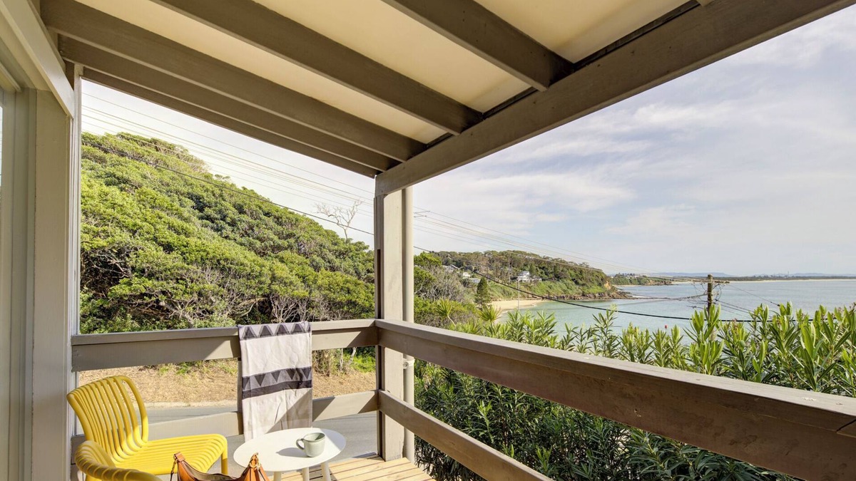 Norah Head Cottage | Norah Beach Shack 1 - 30m for the beach!