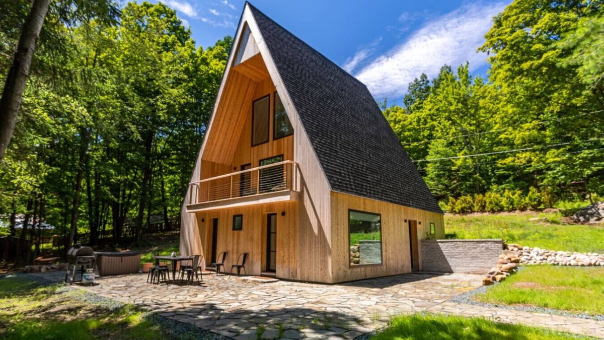 Town of Denning House | Nord Chalet Hot Tub & Fireplace