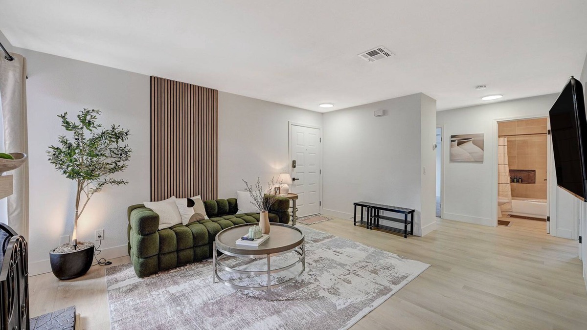 Spring Valley Condo | Nordic Grace FULLY Renovated 2 BD 2 BTH condo NEAR LV Strip - Free parking