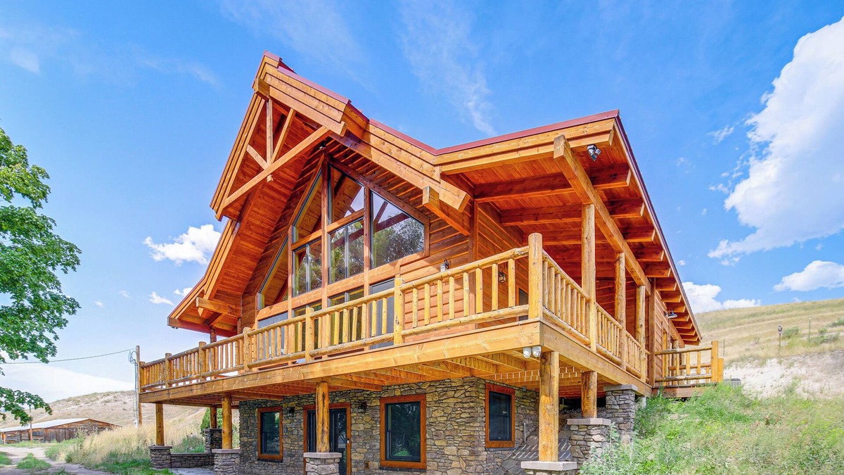 Arlee Cabin | Nordic Style Lodge w/Deck on 80 Acres in Arlee