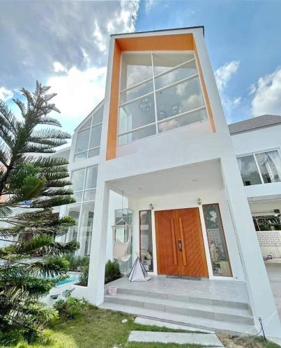 Nonthaburi Villa | Nordic Villa 5BR Pool, Jacuzzi, Rooftop and More