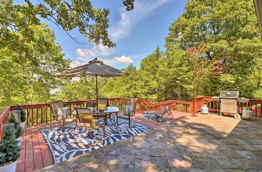 Mountain Home House | Norfork Lake Getaway Deck, 6 Mi to Main St!