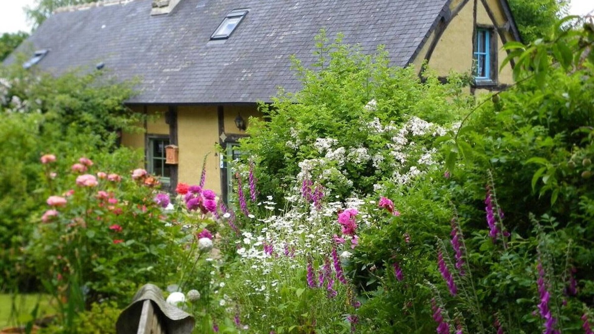 Sainte-Opportune Cottage | Norman House with Garden, Terrace and WIFI Included