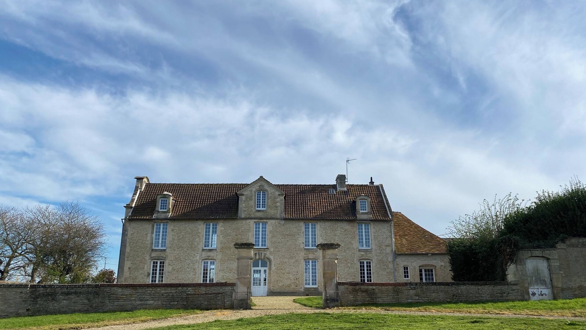 Janville House | Norman manor house 15 minutes from the sea.