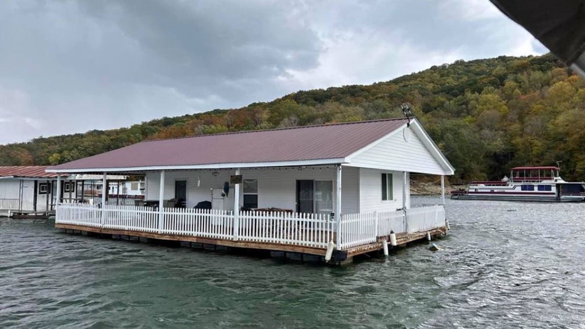 Rock Harbor Boat Rental | Norris Lake Floating Home available year around.