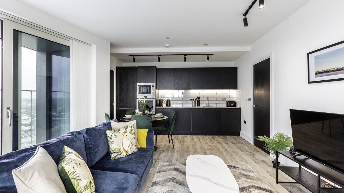 East Acton Apartment | North Acton X - 2Bed King/Double + 2Bath + Balcony