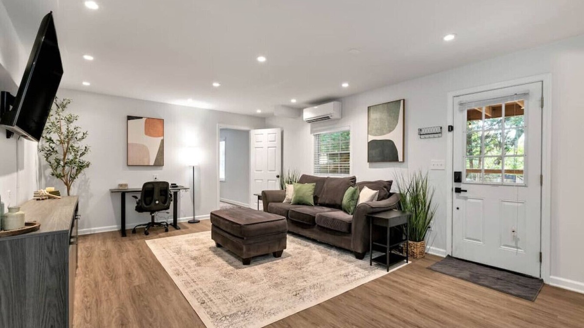 Lawrenceville Apartment | North Atlanta Hideaway