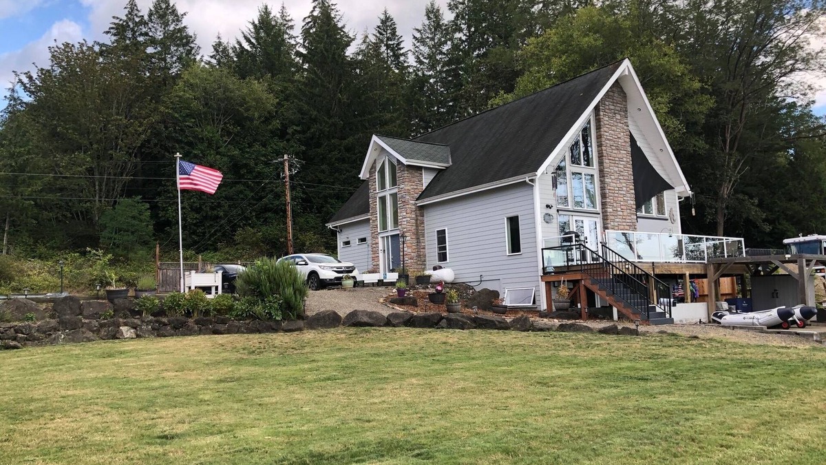 Belfair House | North Bay Hideaway, 3 Bed, 2+ Bath Beach House on Case Inlet