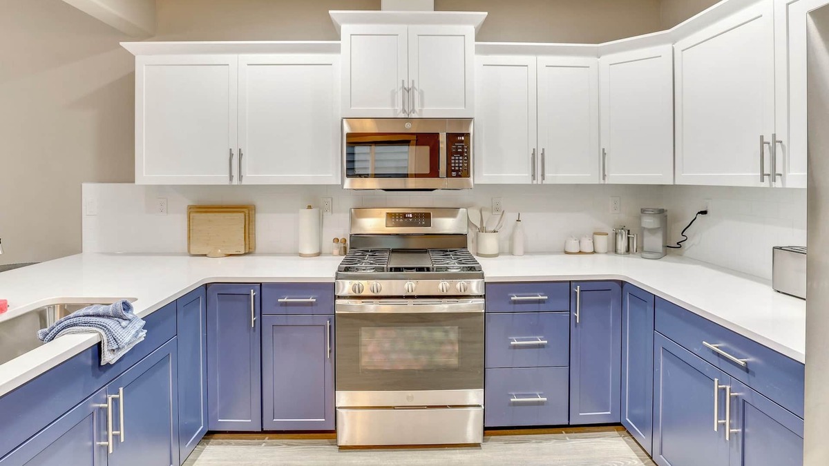 Sunset House | North End/Stay in Boise’s coveted North End! This 4BR/3BA retreat blends modern style with Boise Blue charm. Minutes from downtown, Hyde Park, Camel’s Back Park, and the Greenbelt. Relax in the backyard oasis.