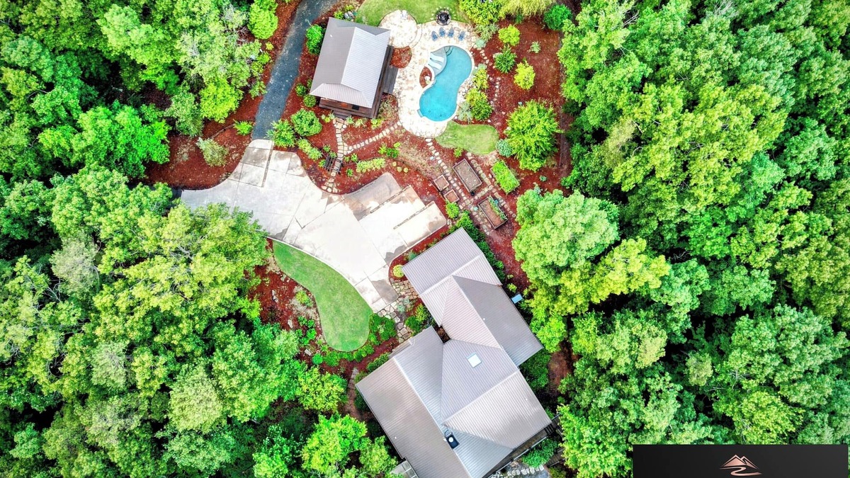 Wiley Cabin | North Georgia Mountain Retreat~Pool~Theater Room