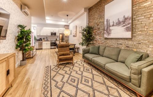 Vieux-Quebec-Cap-Blanc-colline Parlementaire Apartment | North House - Bohemian Vieux Quebec Two Bedroom