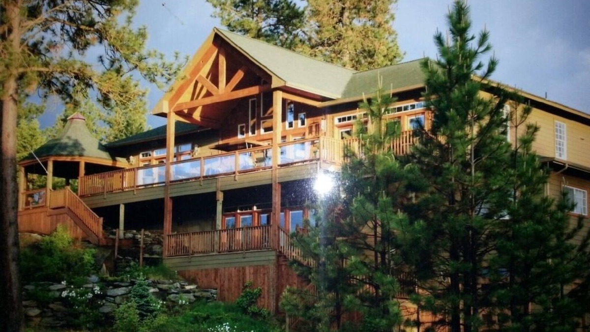 Post Falls House | North Idaho Escape: Fall Colors, Winter Wonder & Spring Adventure at the Lodge!