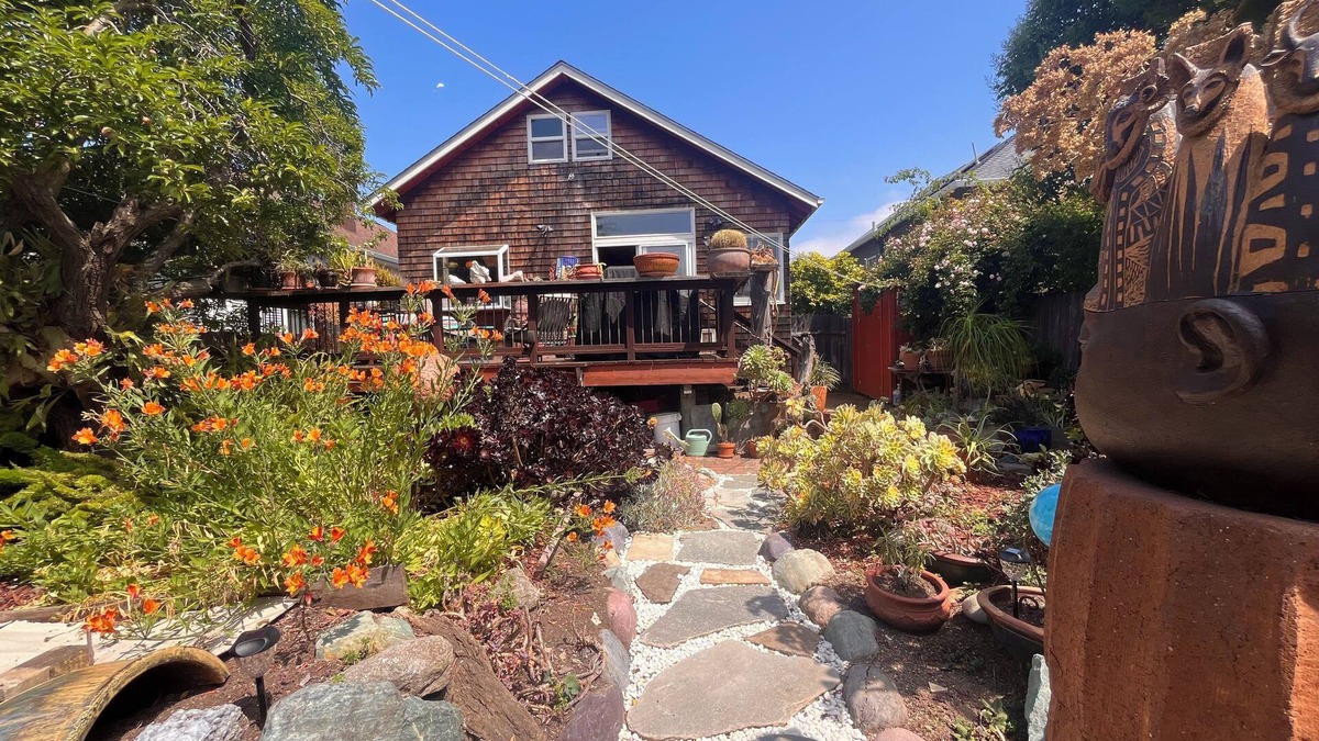 Bushrod House | North Oakland Garden Retreat