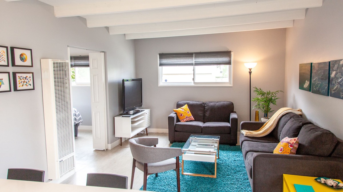 North of Montana House | North of Montana Ave., Modern Santa Monica guesthouse