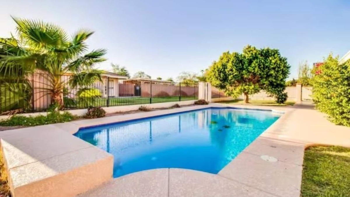 Paradise Valley Village House | North Phoenix 6 Bedroom with Guest House & Pool! Great for Large Groups