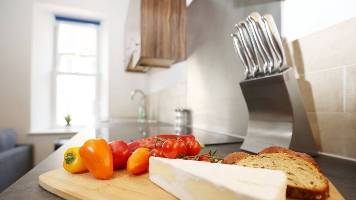 Bristol House | North Rd~Close to Glos Rd~Great Location~Parking