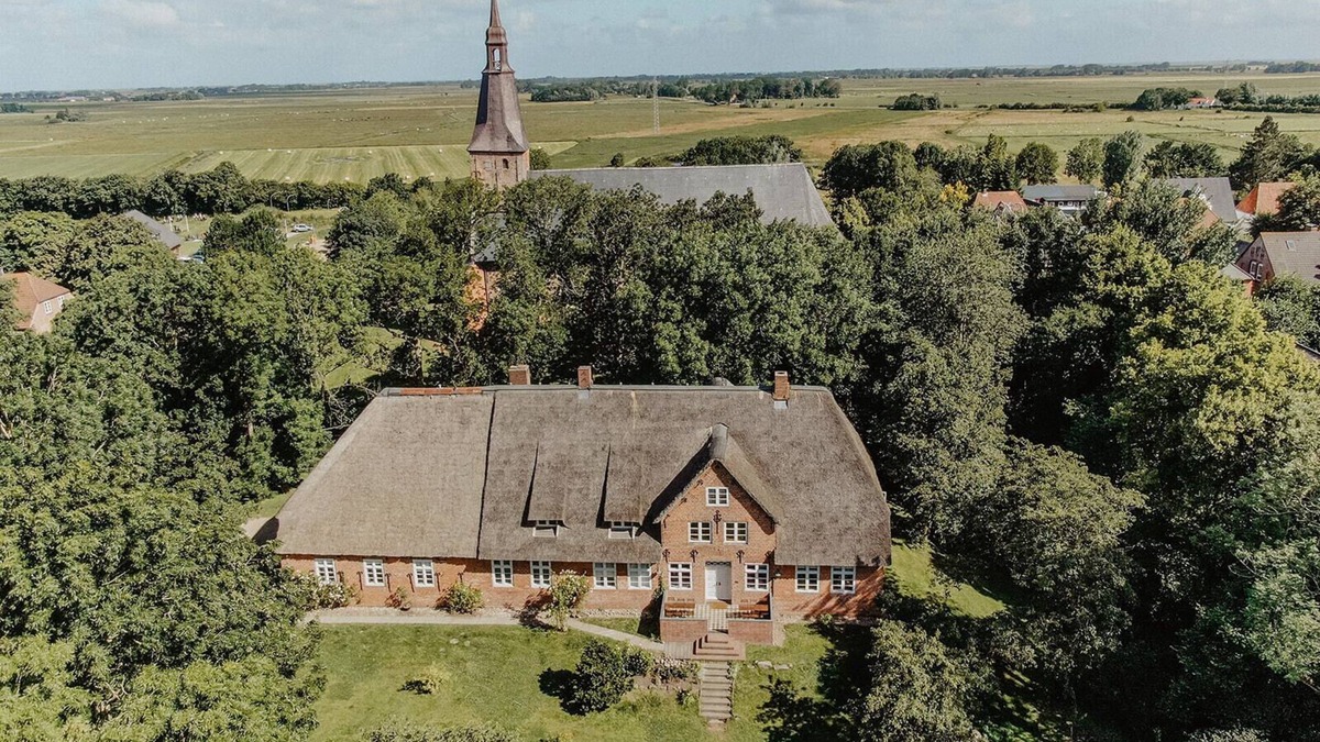 Tetenbull House | North SeaEstate under thatch with sauna near Sankt Peter-Ording/Eiderstedt peninsula